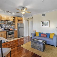 Cozy Flat in The Heart of DTSP-Wine-Dine-Sunshine!