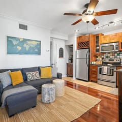 Sunshine-Shopping-Dining! In the heart of DTSP