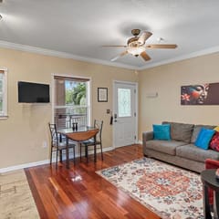 Zen Oasis-Chic 1/1 Condo Steps to DTSP-With W/D!