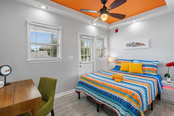 Itz a Vibe! 1 Bdrm Condo With W/D - Image 1