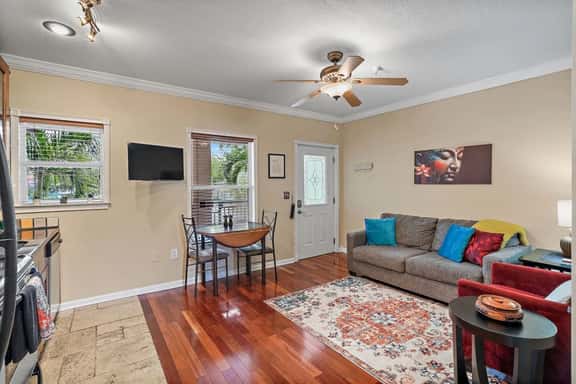 Zen Oasis-Chic 1/1 Condo Steps to DTSP-With W/D! - Image 1