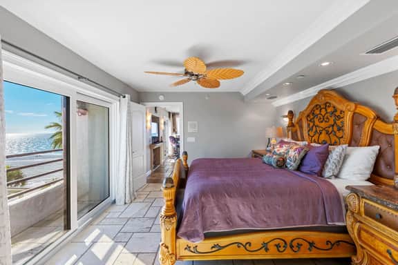 Beach SUN-sation" Upscale Oceanfront Corner Unit! - Image 4
